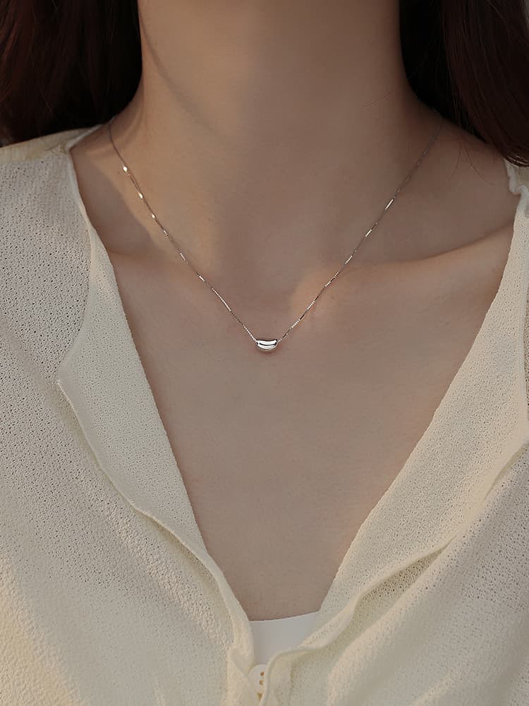 シルバーアクセサリー しずく一粒 優美ネックレス