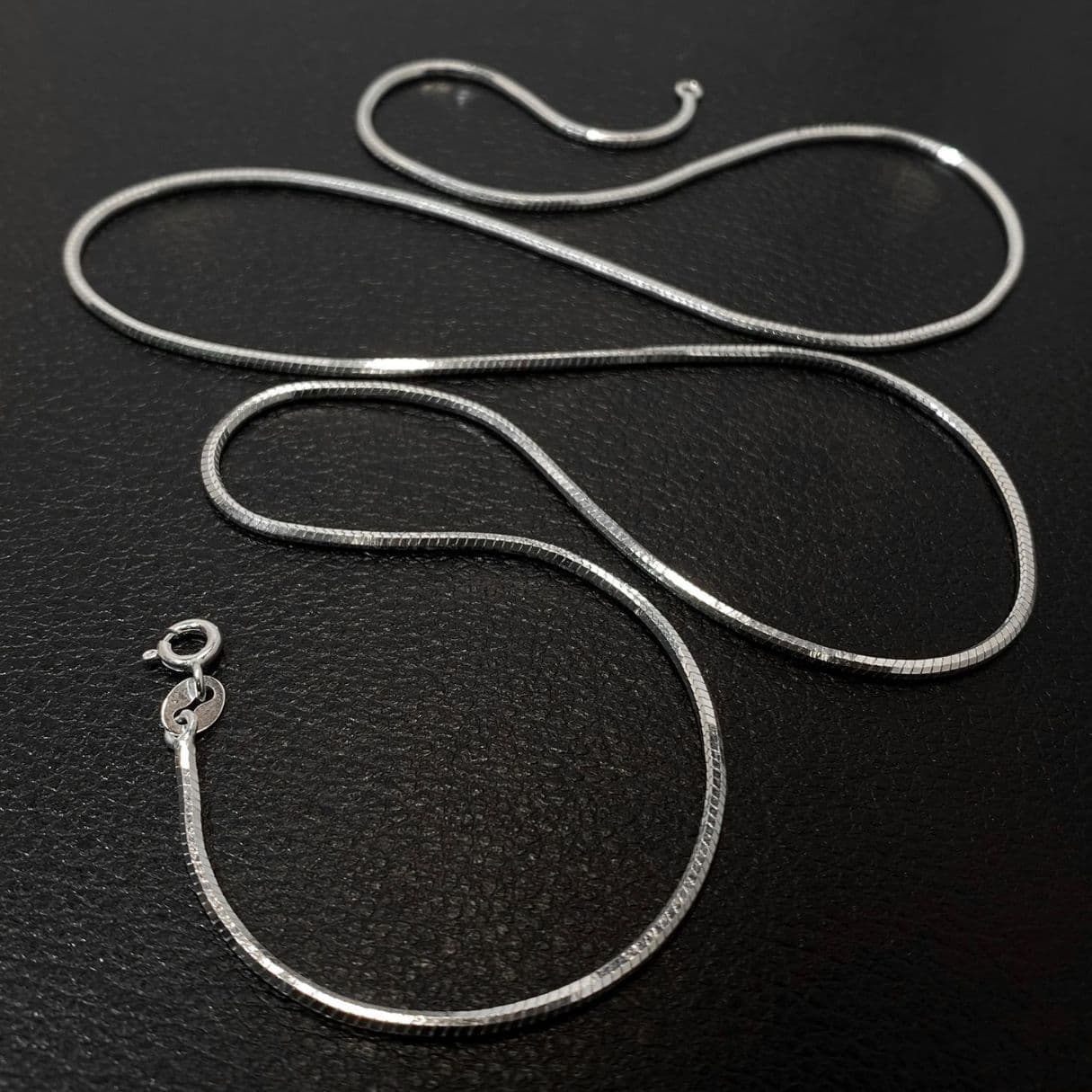 シルバーアクセサリー シンプル美麗 蛇骨細身ネックレス