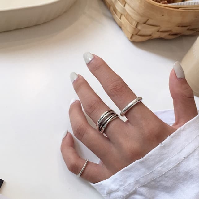 シルバーアクセサリー 波打つ重なり マルチリング