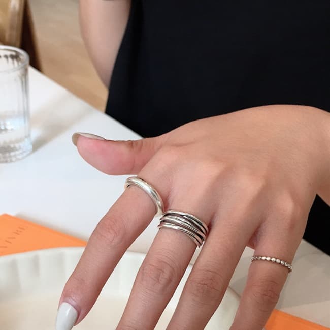 シルバーアクセサリー 波打つ重なり マルチリング