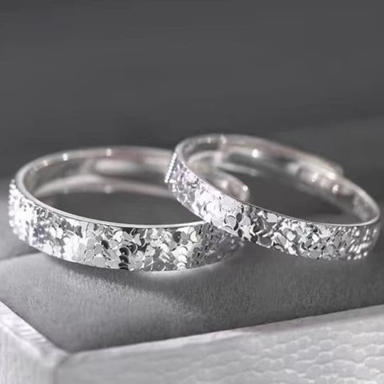 シルバーアクセサリー 鎚目模様の絆リング