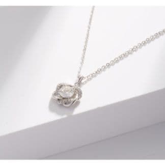 シルバーアクセサリー 煌めく小花のペンダント