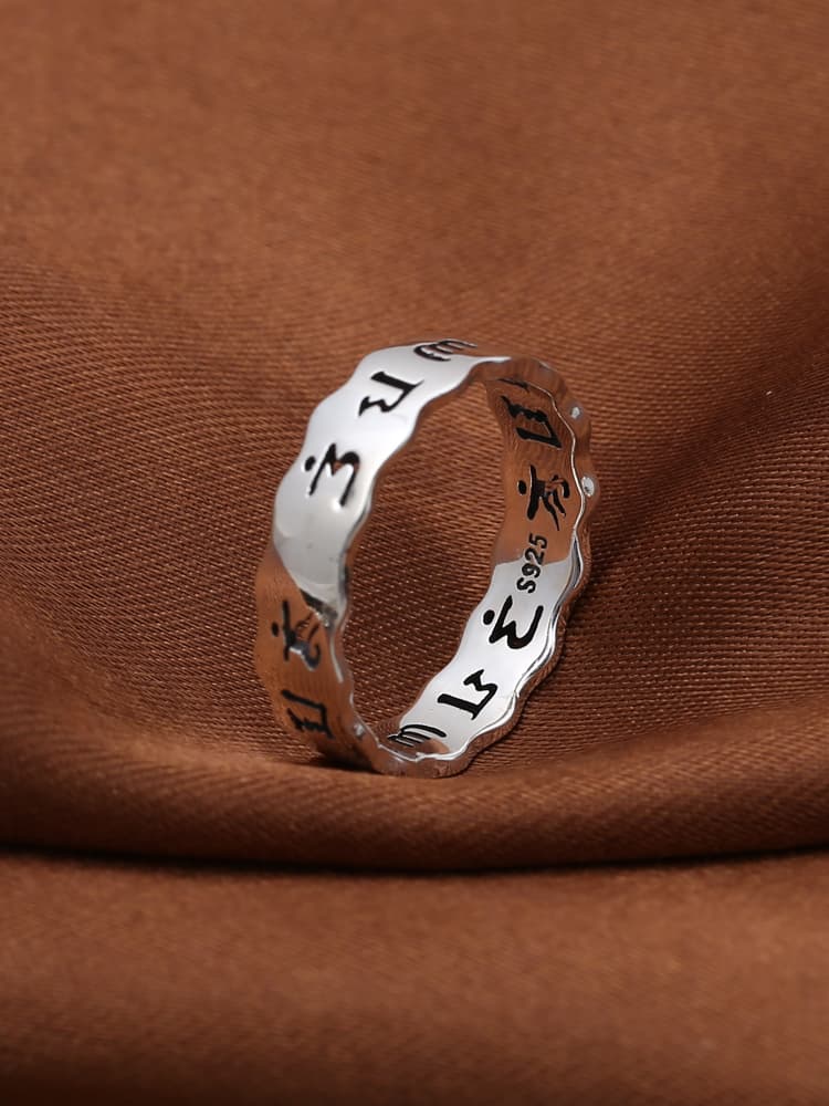 シルバーアクセサリー 古代文字の波紋リング