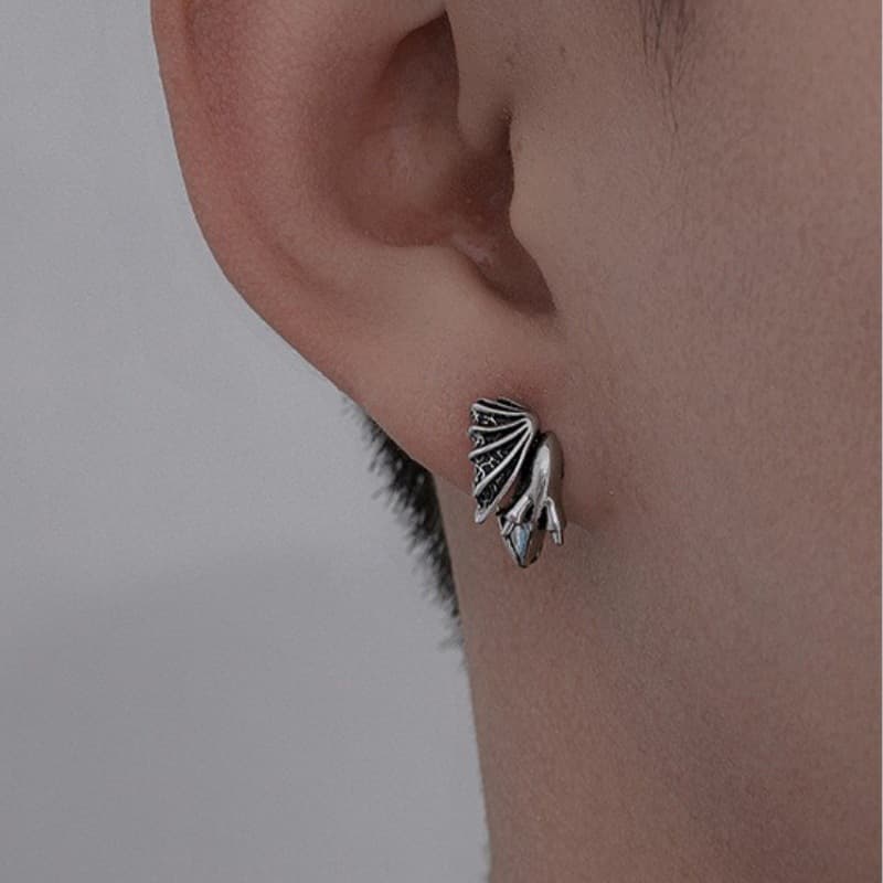 シルバーアクセサリー 翼のある龍のフープピアス