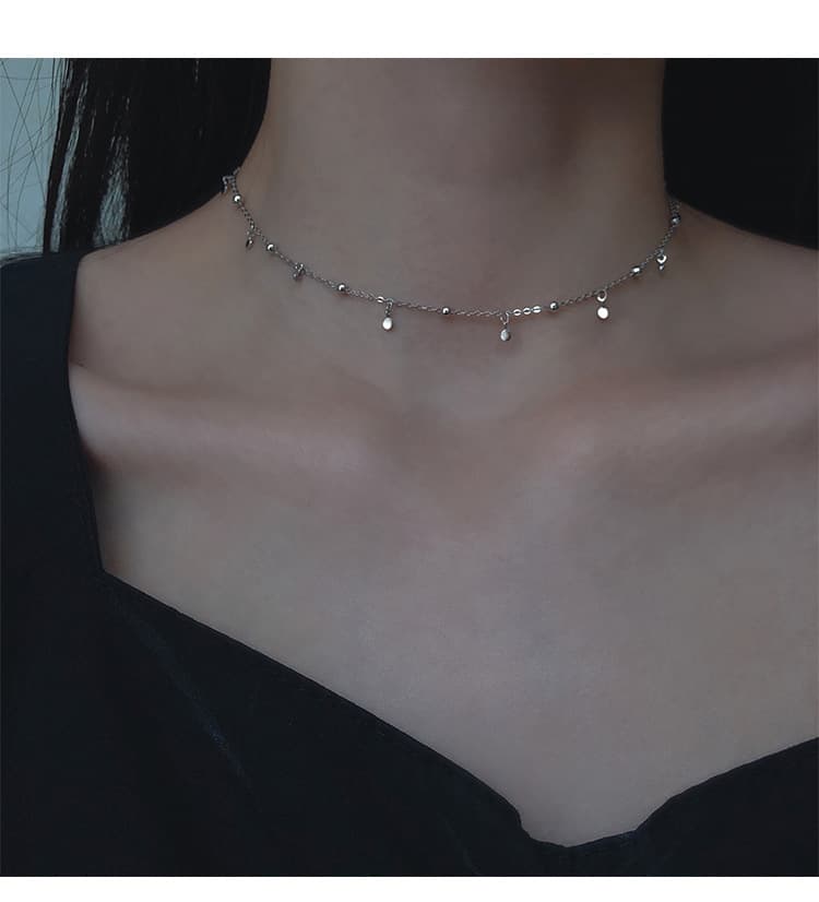 シルバーアクセサリー 優美な小粒飾りチョーカー