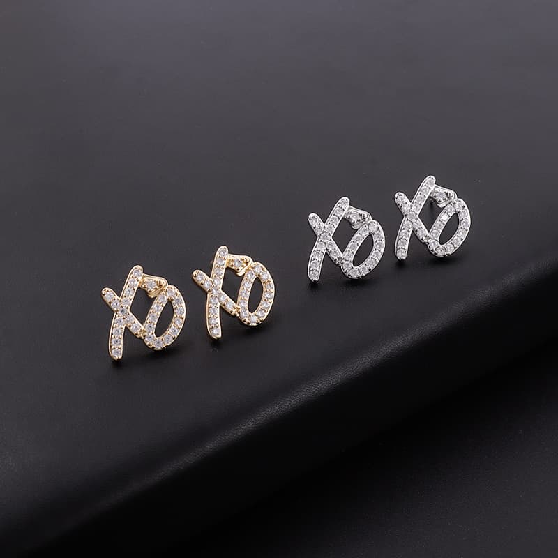 シルバーアクセサリー キラめき キス アンド ハグ ピアス