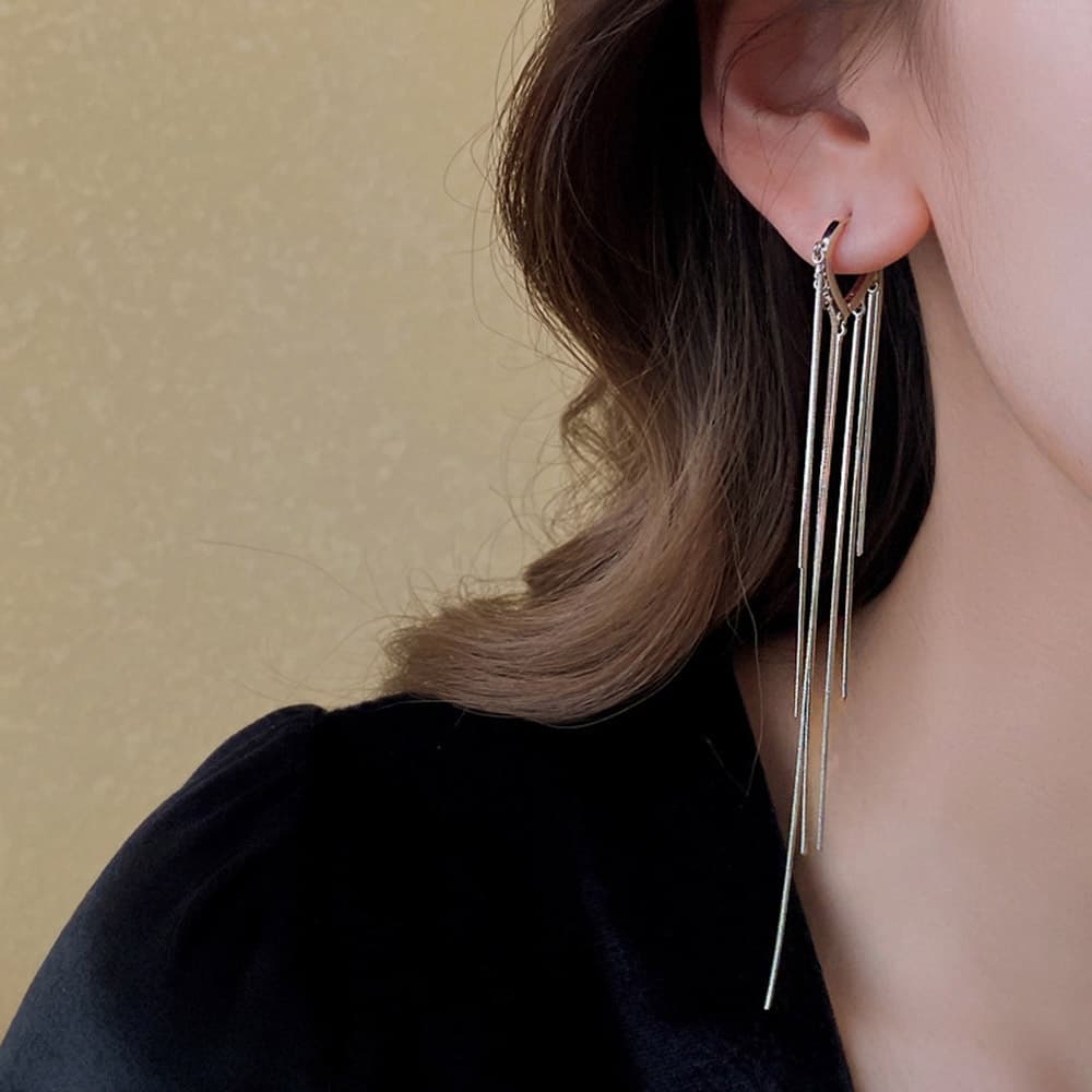 シルバーアクセサリー 揺れるロングタッセルピアス 韓国風