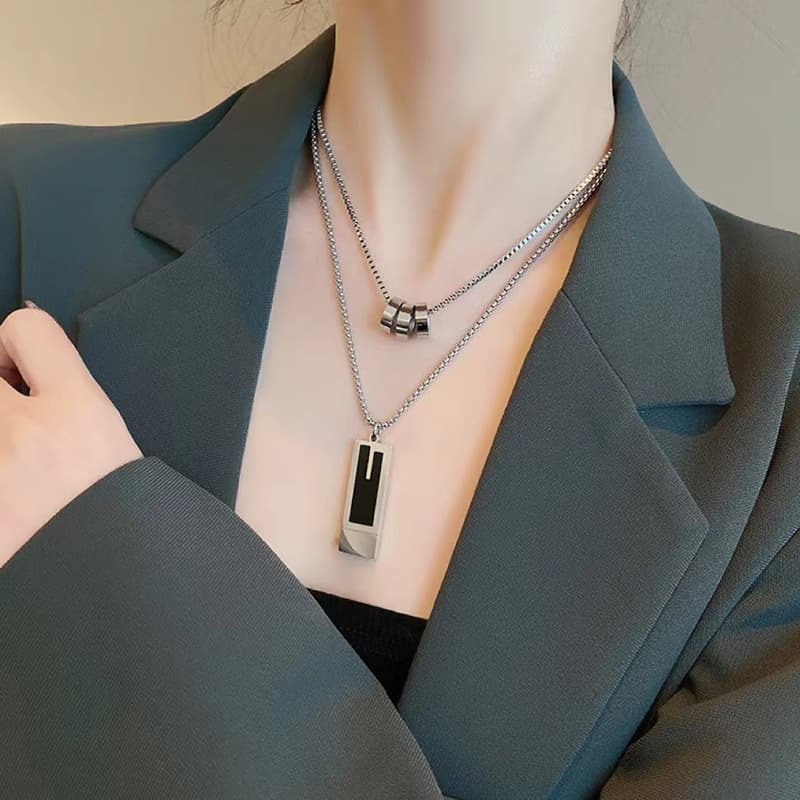 シルバーアクセサリー 幾何学デザイン 重ね付けネックレス