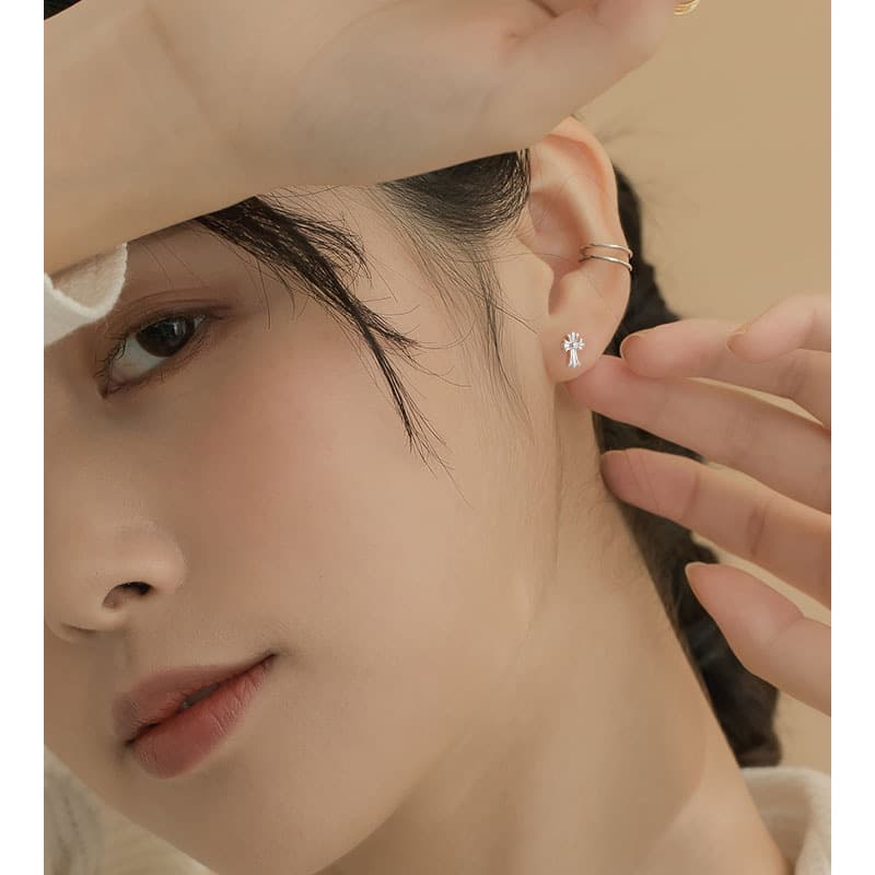 シルバーアクセサリー フラワークロスピアス