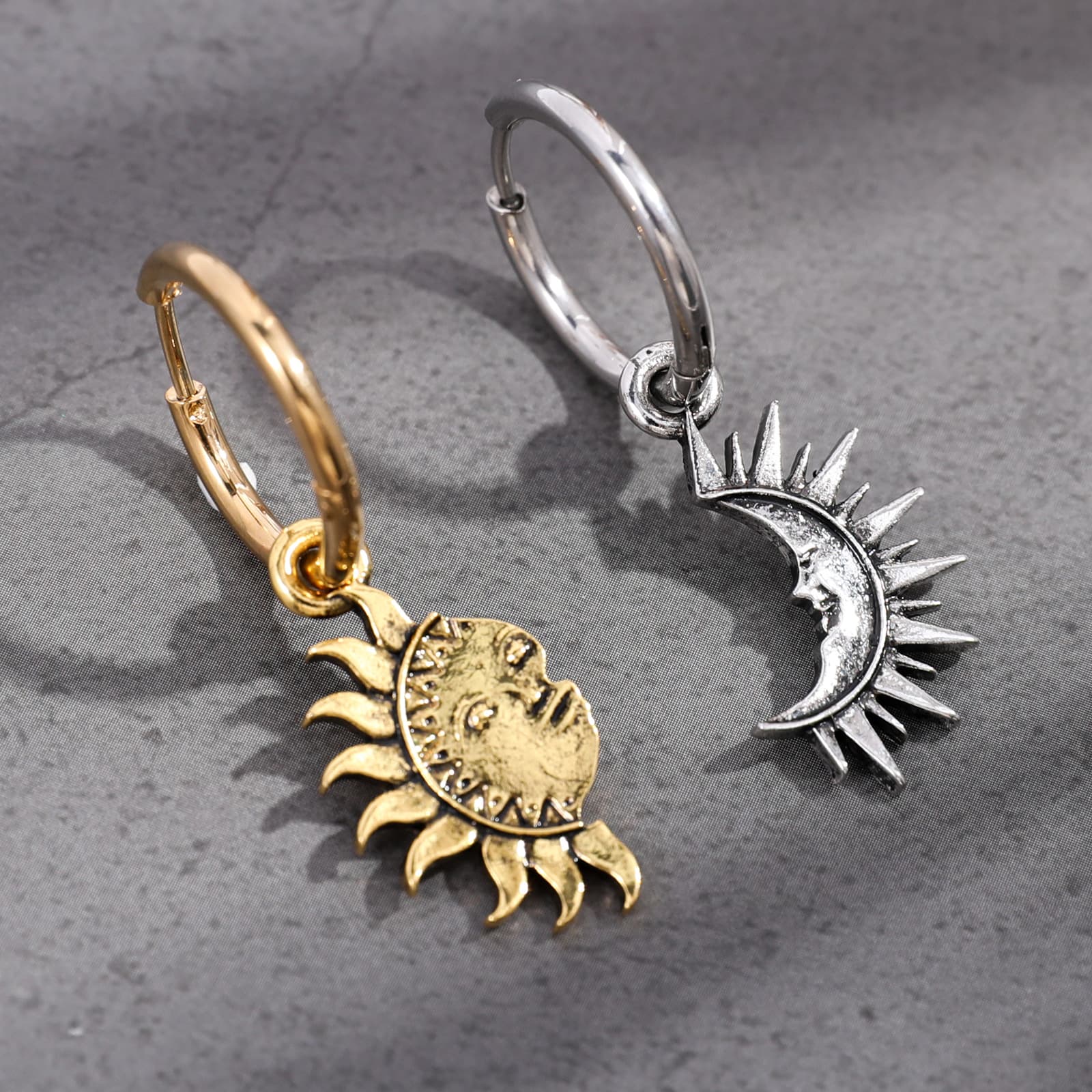 シルバーアクセサリー 太陽と月の物語ピアス