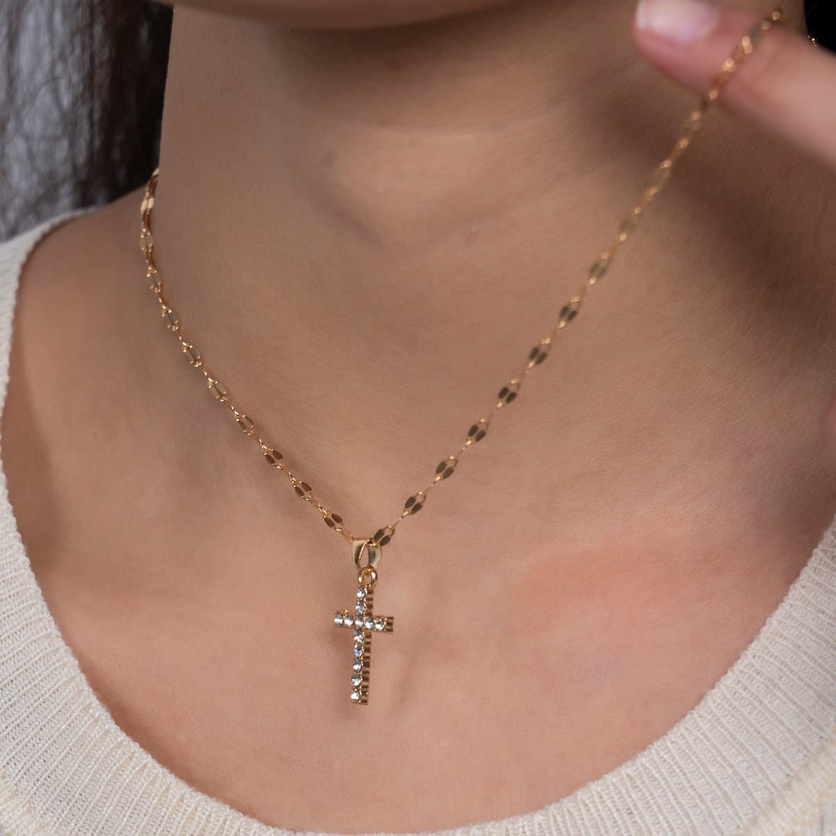 シルバーアクセサリー きらめく十字架のネックレス