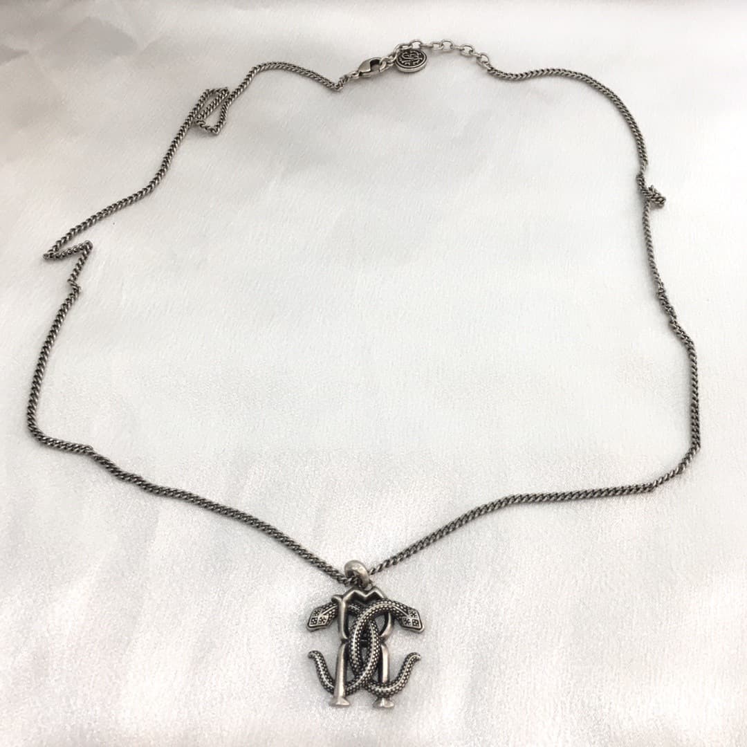 シルバーアクセサリー 蛇のモチーフペンダントネックレス