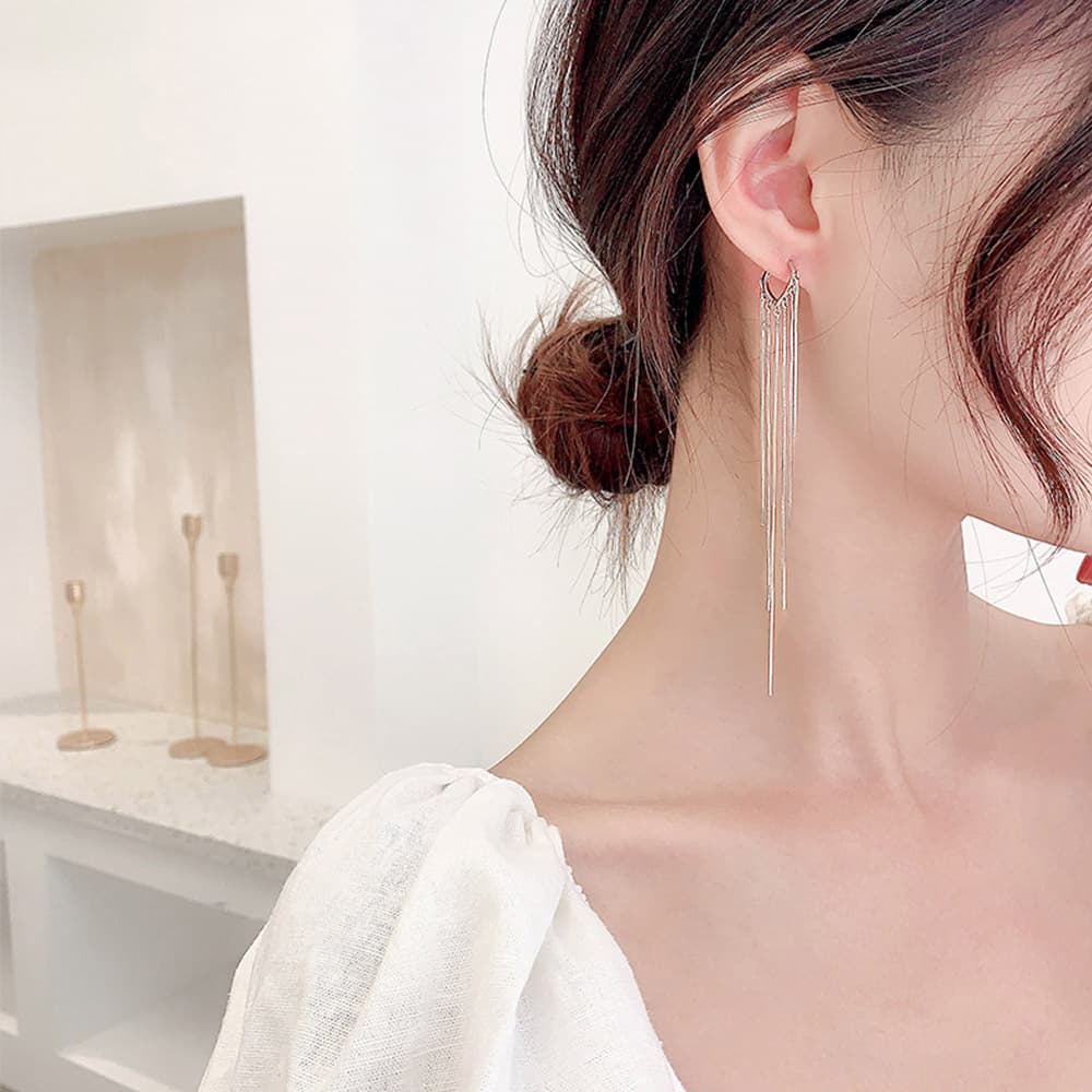 シルバーアクセサリー 揺れるロングタッセルピアス 韓国風