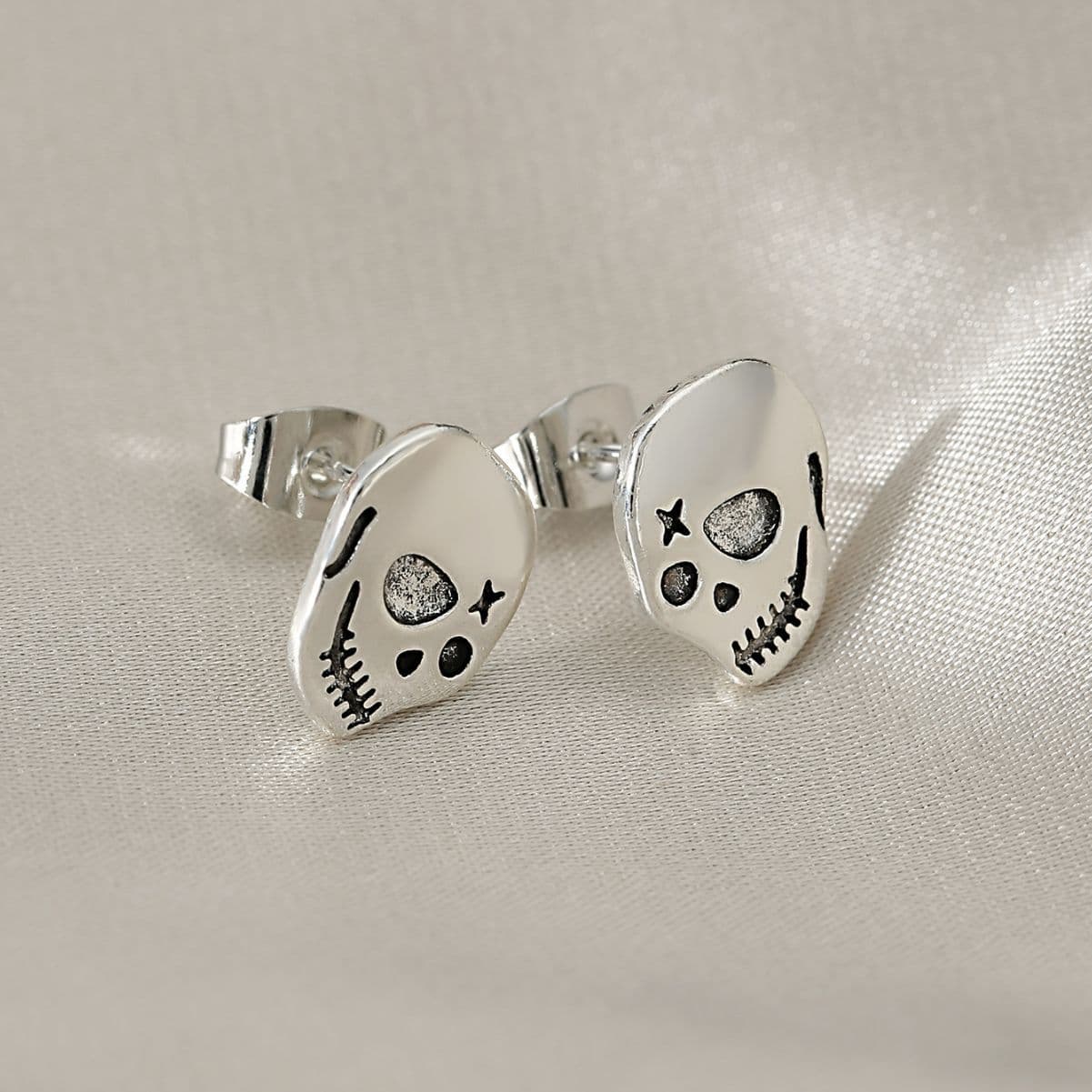 シルバーアクセサリー どくろのジョークピアス