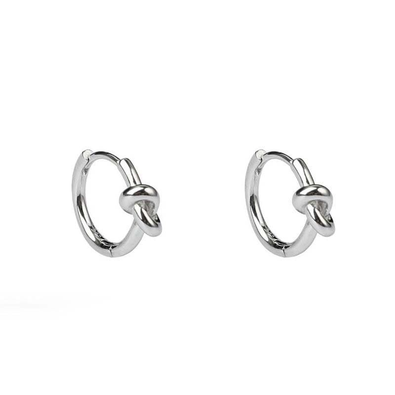 シルバーアクセサリー 結び目モチーフの輪型ピアス