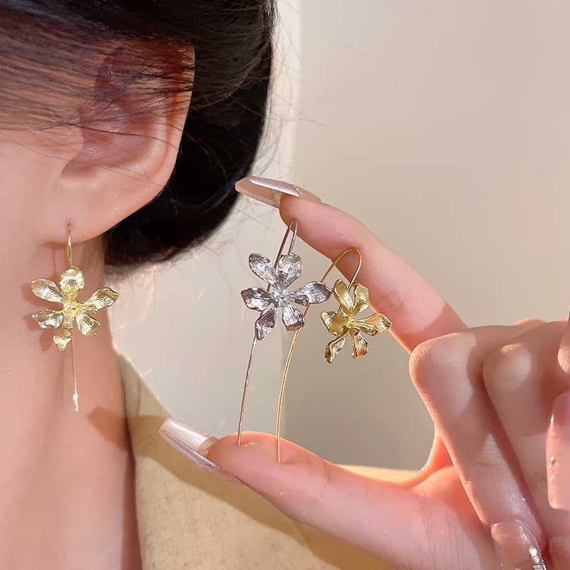 シルバーアクセサリー 結晶花びらのロングピアス