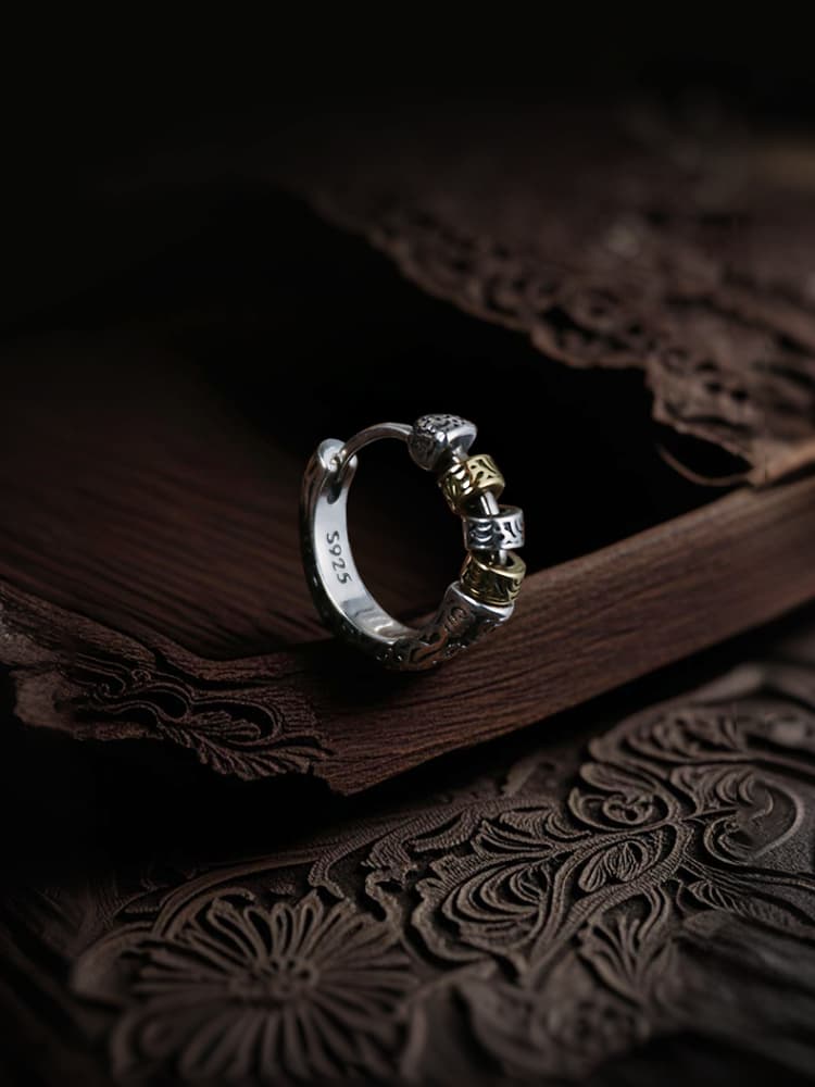 シルバーアクセサリー 彫刻模様のフープピアス