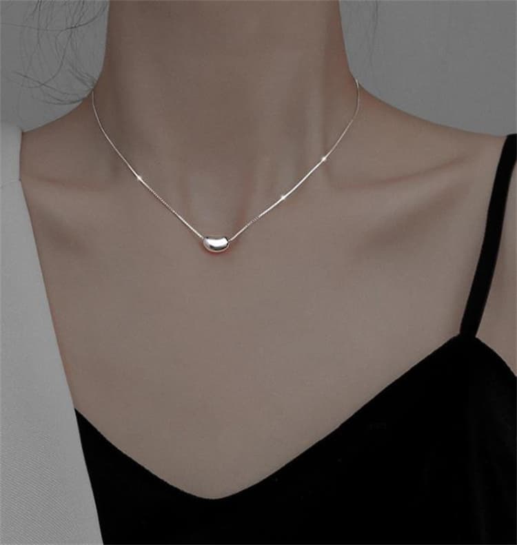 シルバーアクセサリー シンプル豆型ペンダントネックレス