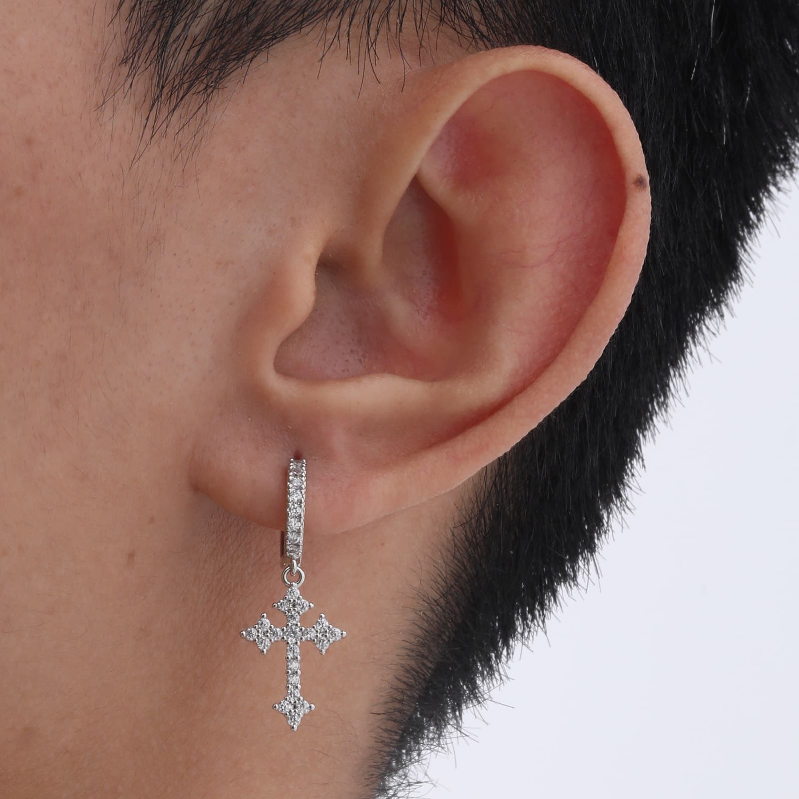 シルバーアクセサリー 華やか十字架クリスタルピアス