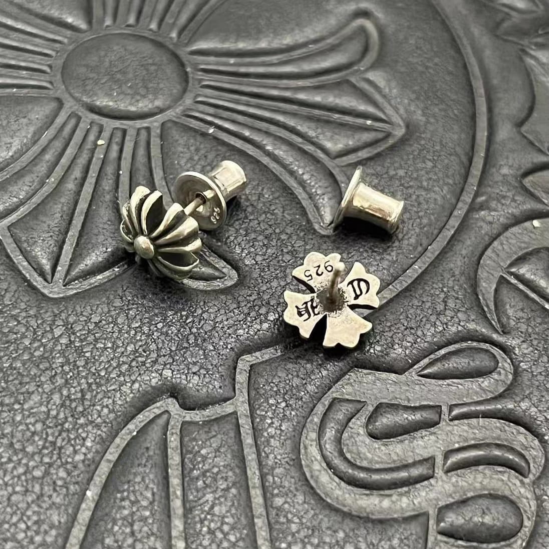 シルバーアクセサリー 花びら透かし彫り アンティークピアス