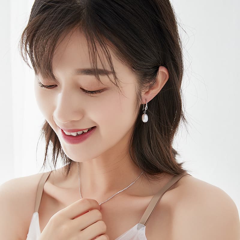 シルバーアクセサリー 月明かりの雫ピアス