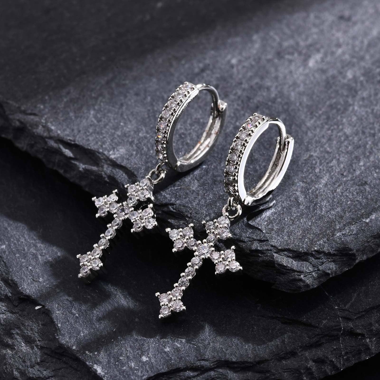 シルバーアクセサリー 華やか十字架クリスタルピアス