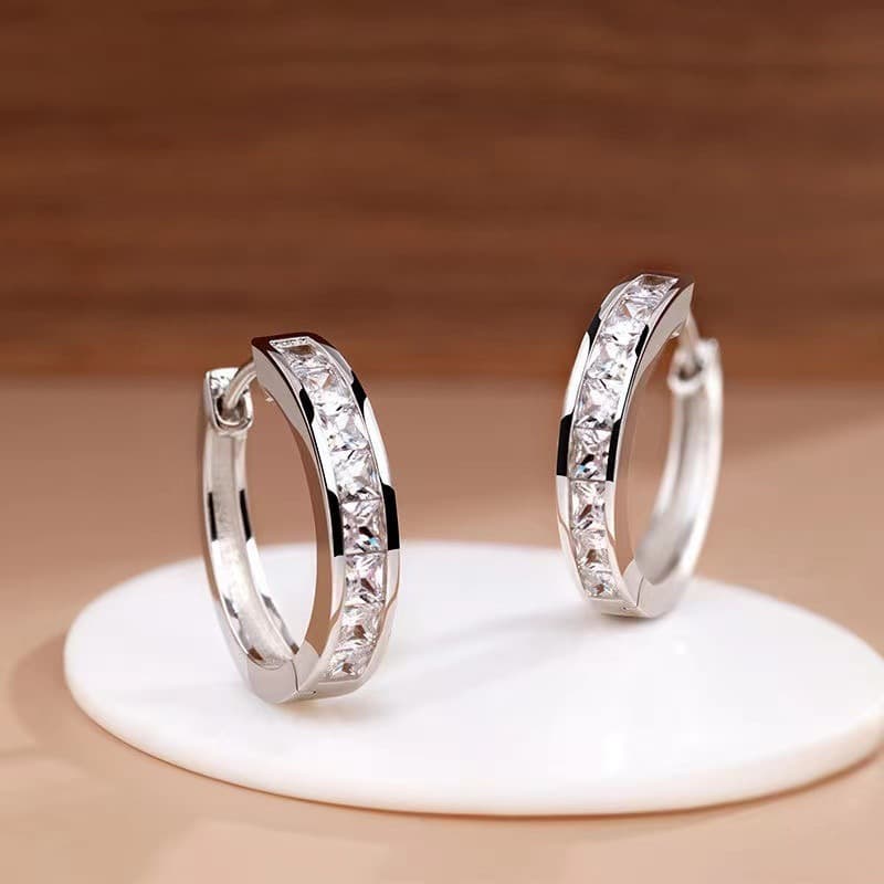 シルバーアクセサリー キラキラ輝く フープピアス