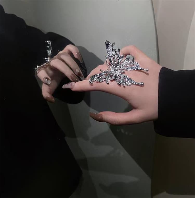 シルバーアクセサリー 蝶々モチーフ シルバーリング 上品 個性的指輪