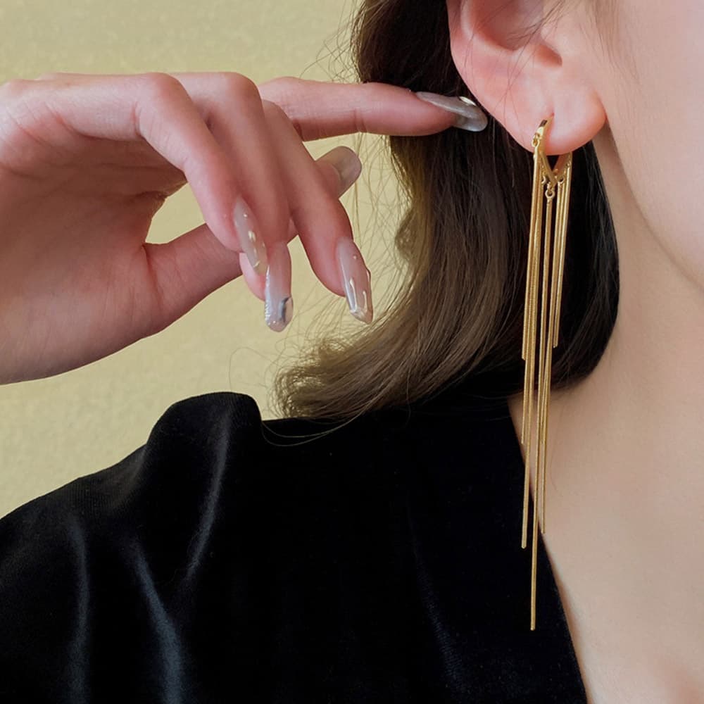 シルバーアクセサリー 揺れるロングタッセルピアス 韓国風