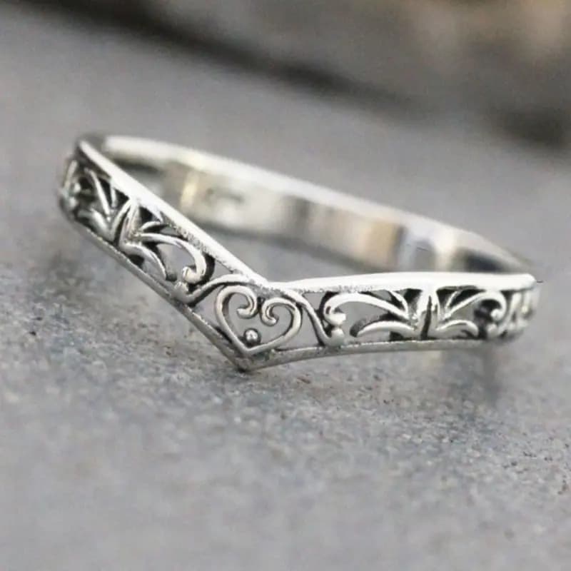 シルバーアクセサリー 唐草模様のハート細工リング
