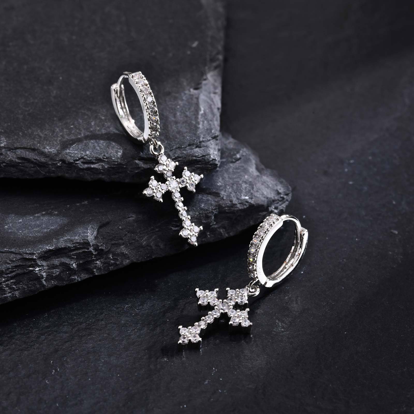 シルバーアクセサリー 華やか十字架クリスタルピアス