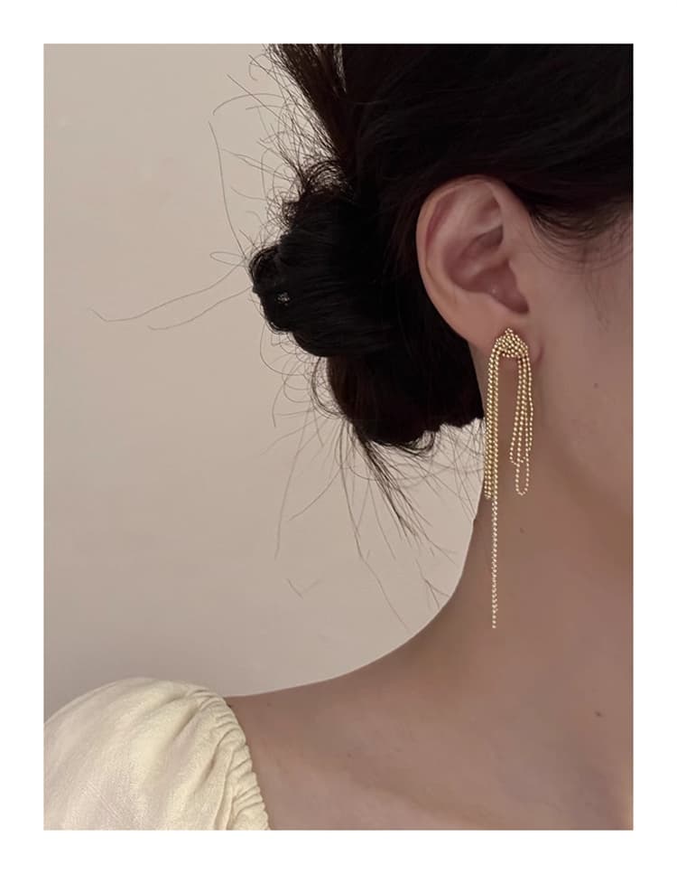シルバーアクセサリー 多層フリンジ揺れるピアス シルバー色 大人女性