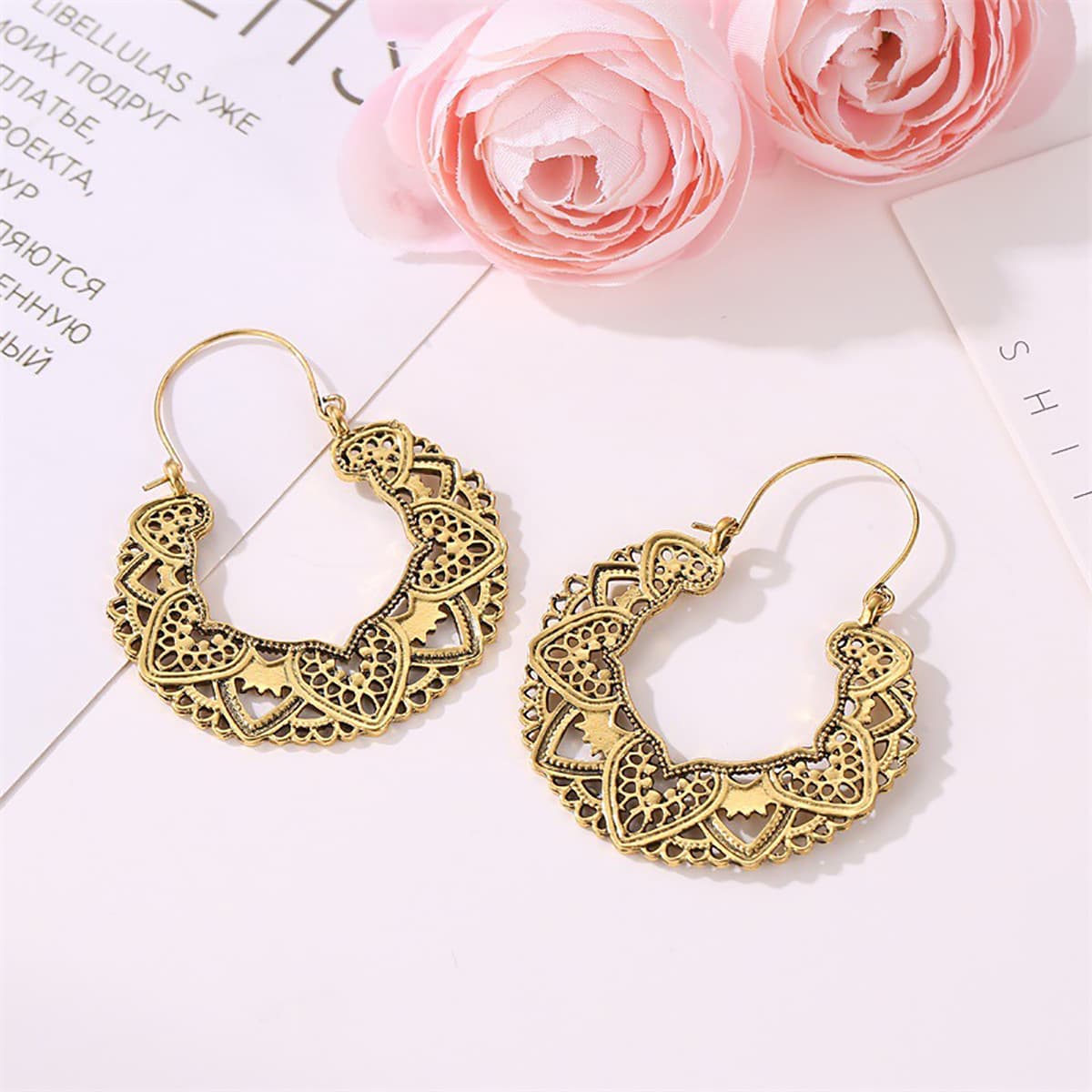 シルバーアクセサリー 透かし模様のハート飾りフープピアス