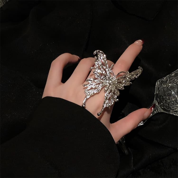 シルバーアクセサリー 蝶々モチーフ シルバーリング 上品 個性的指輪