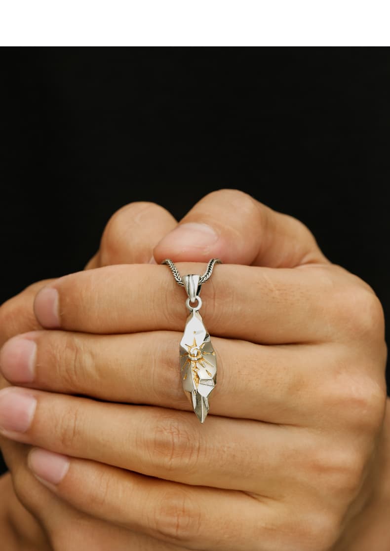 シルバーアクセサリー 太陽の結晶 菱形ペンダント