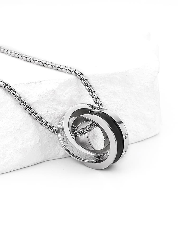 シルバーアクセサリー 二連リングのダイヤカットチェーンペンダント