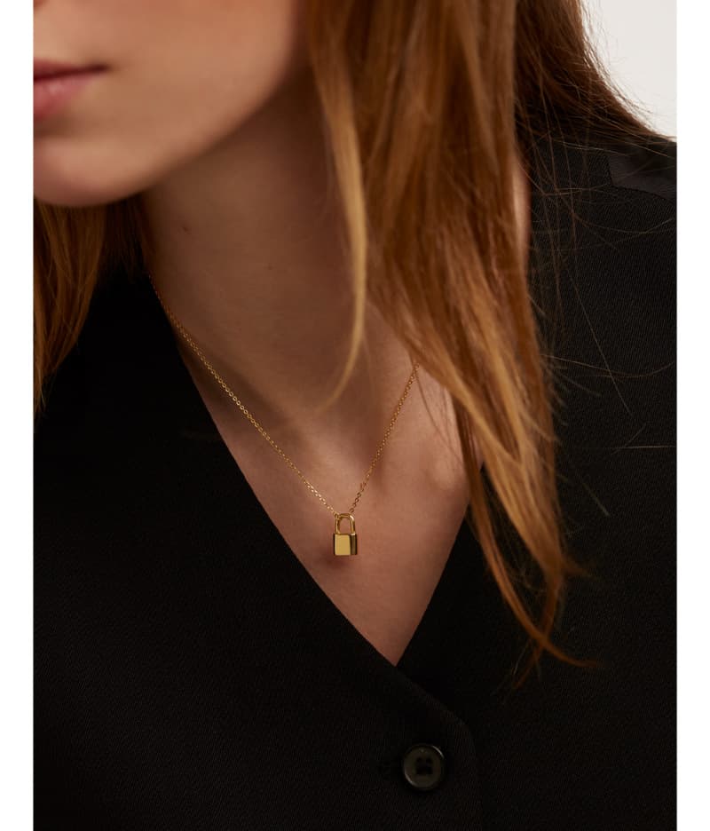シルバーアクセサリー 南京錠モチーフのミニマルネックレス