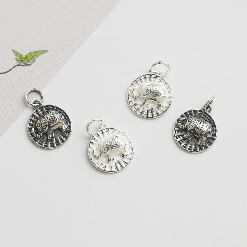 シルバーアクセサリー 幸運の象メダリオンネックレス