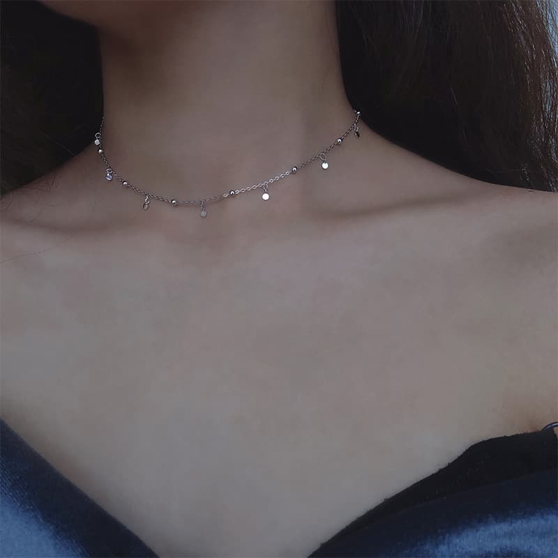 シルバーアクセサリー 優美な小粒飾りチョーカー