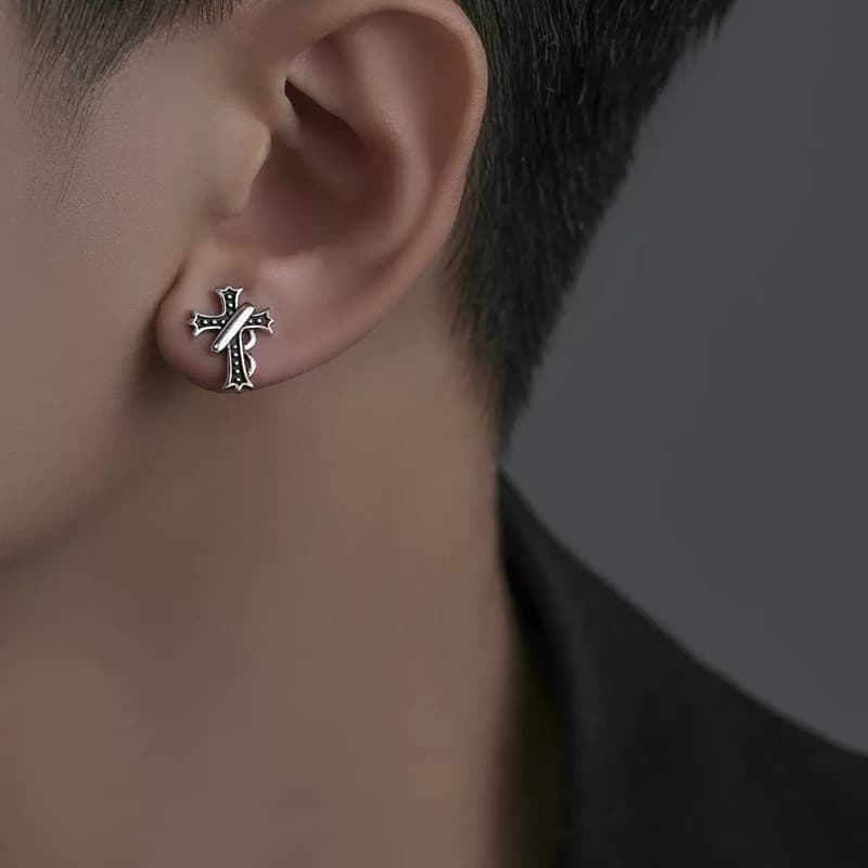 シルバーアクセサリー 十字架の刻印アンティークピアス