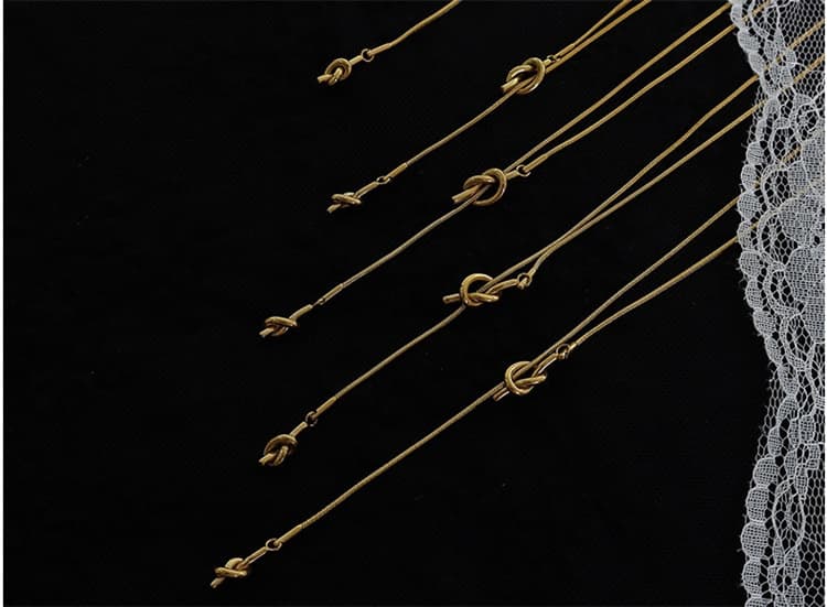 シルバーアクセサリー 洗練された大人のシンプル鎖骨ネックレス