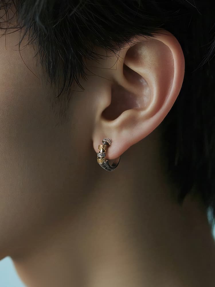 シルバーアクセサリー 彫刻模様のフープピアス